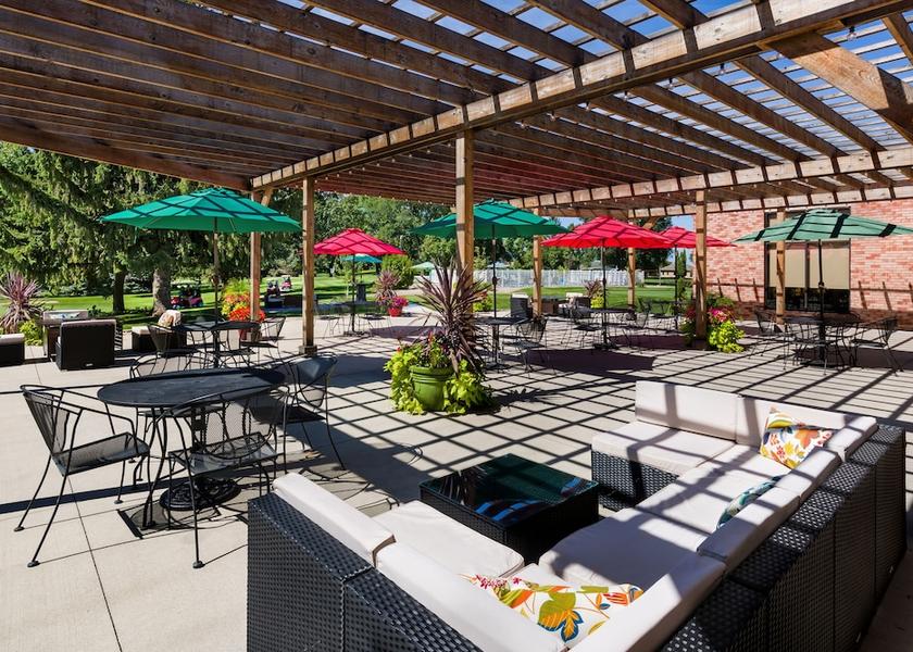 Iowa Okoboji Outdoor Dining