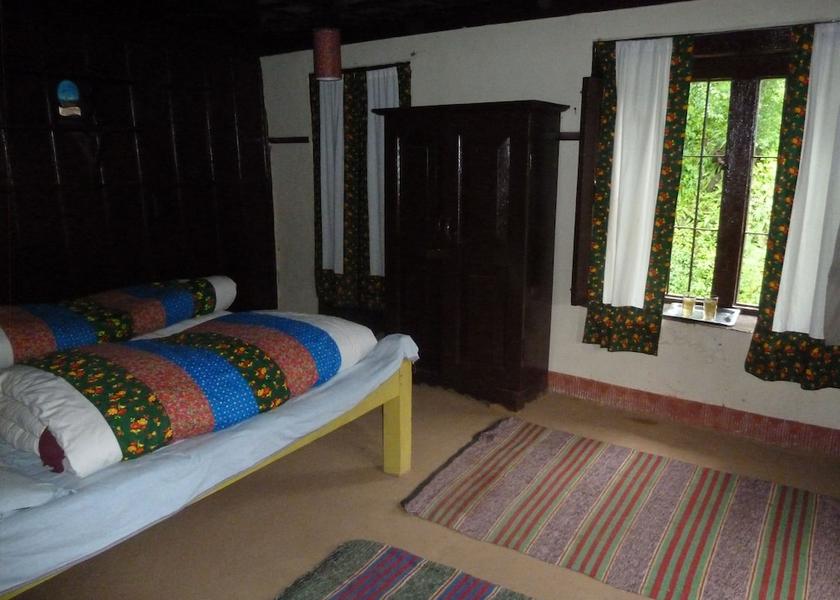 Uttarakhand Kausani Room