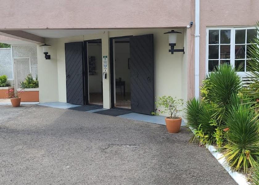 Saint James Ocho Rios Breakfast Area