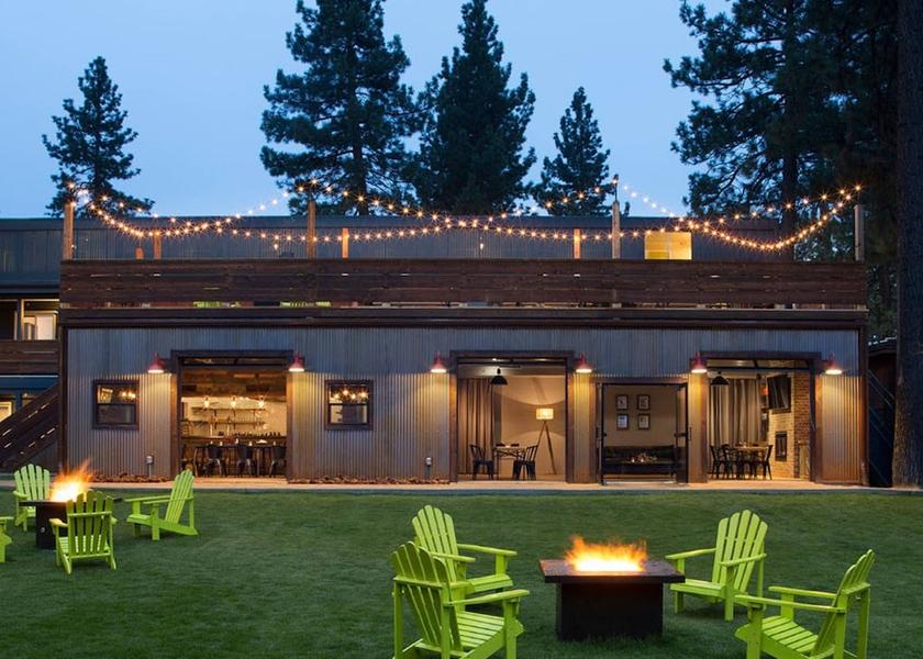 California South Lake Tahoe Courtyard
