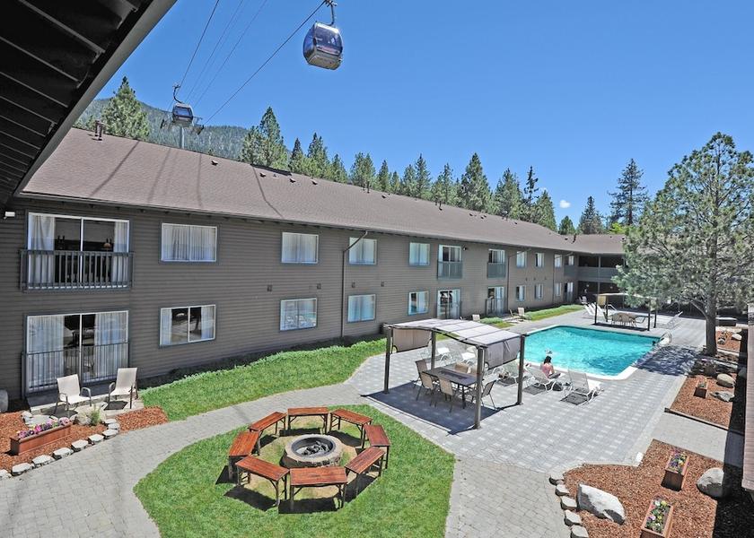 California South Lake Tahoe Courtyard