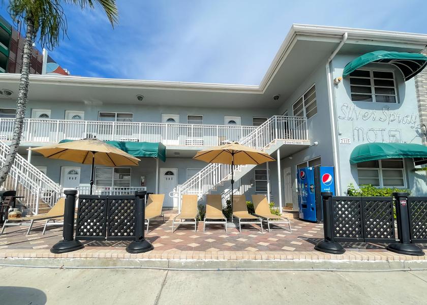 Florida Hollywood Hotel Exterior
