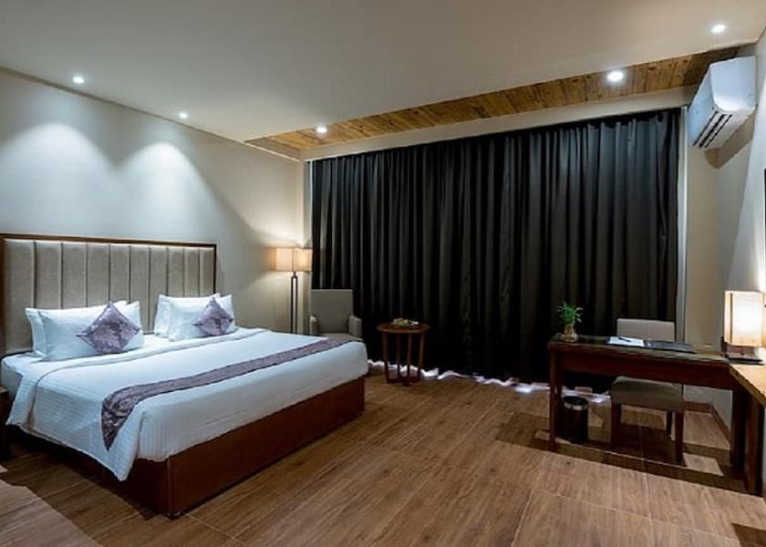 Assam Silchar Queen Bed