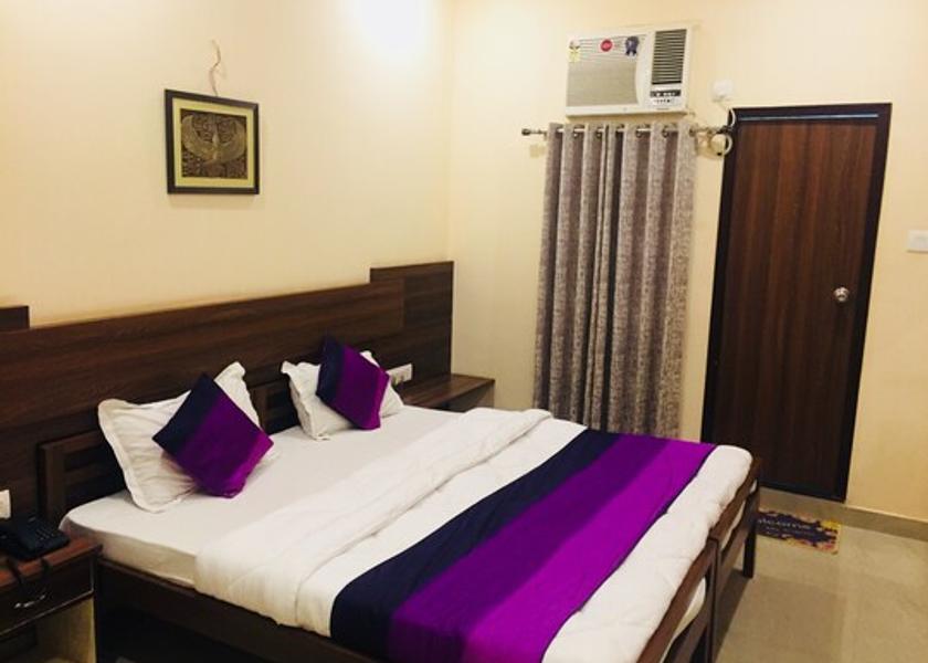 Uttar Pradesh Varanasi DELUXE DOUBLE BED
