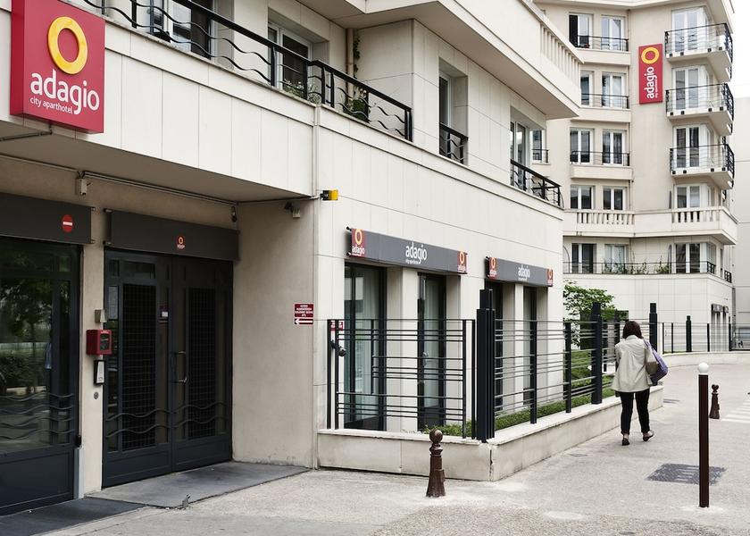 Île-de-France Issy-les-Moulineaux Front of property