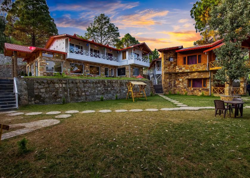 Uttarakhand Bhimtal Hotel Exterior