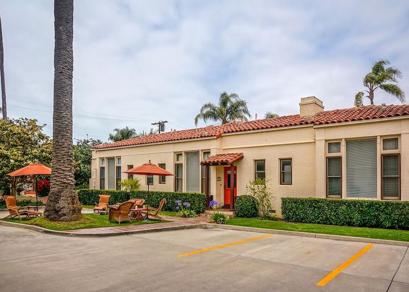 California Santa Barbara Front of property