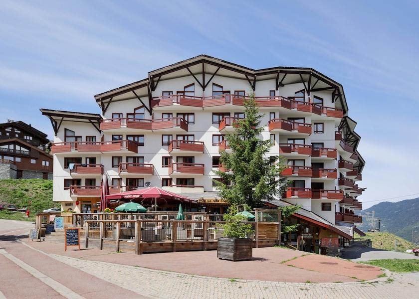 Auvergne-Rhone-Alpes La Perriere Outdoor Dining