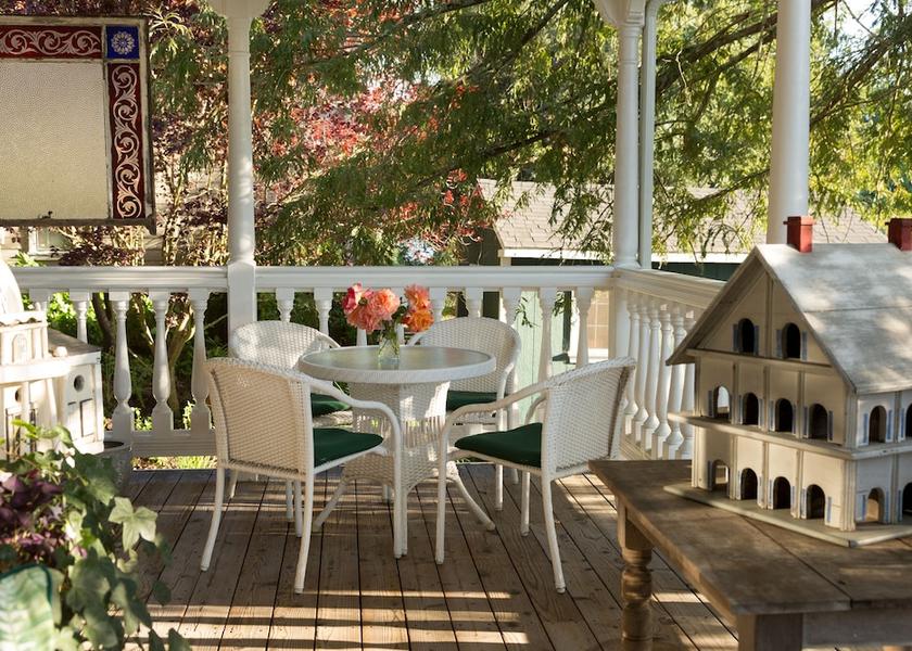 California Occidental Porch