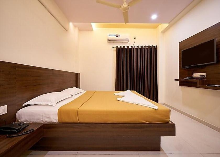 Maharashtra Kolhapur Family Non AC ( 3 PAX)