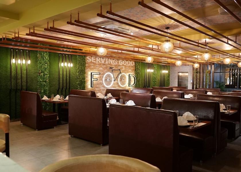 Karnataka Bangalore Bar (on property)