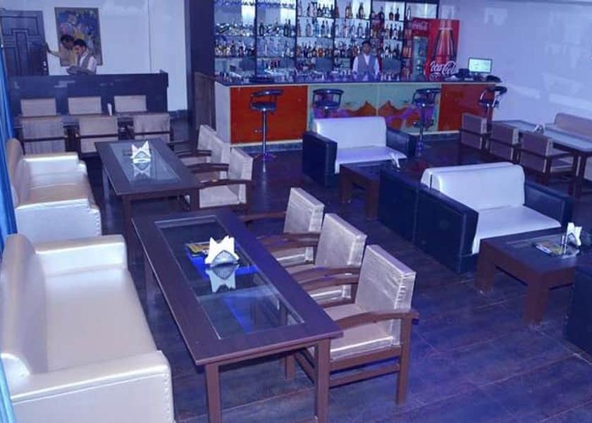 bar restaurant