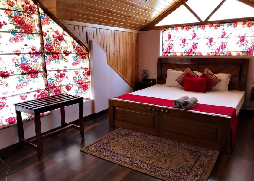 Himachal Pradesh Dalhousie Pine Cottage Attic Room