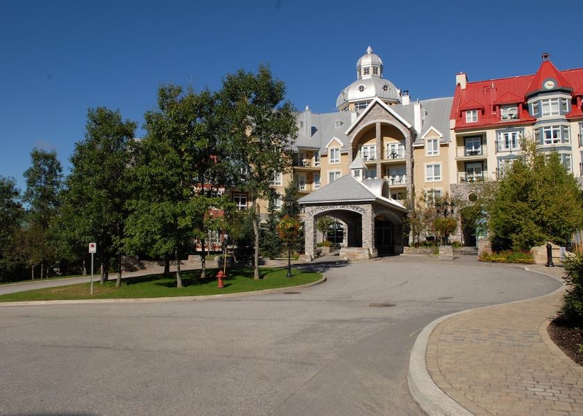 Quebec Mont-Tremblant Property entrance