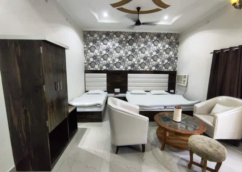 Uttar Pradesh Ayodhya Deluxe Triple AC Room