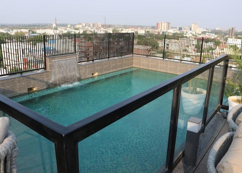 Rooftop pool