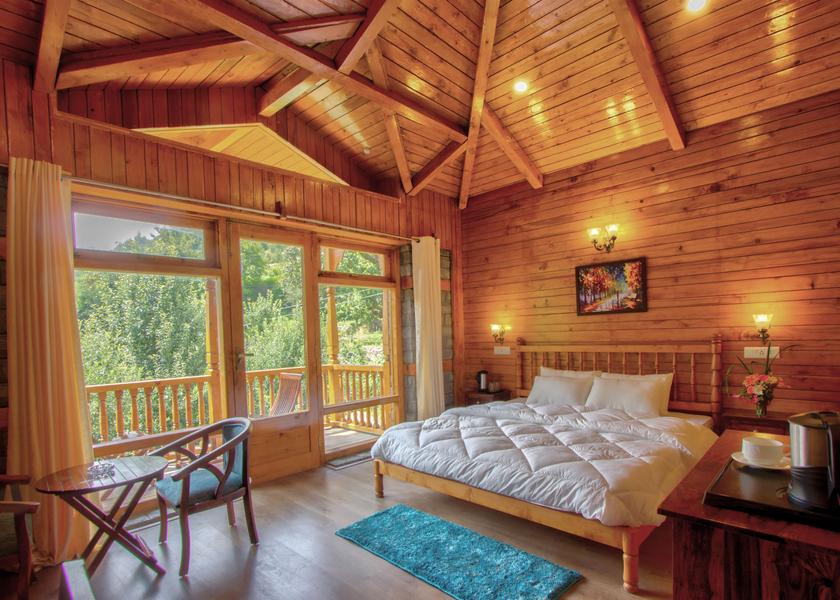 Himachal Pradesh Jibhi Luxury Room with Mountain View