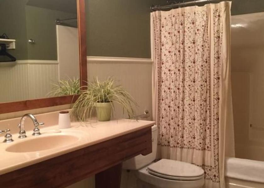 Illinois Paxton Bathroom