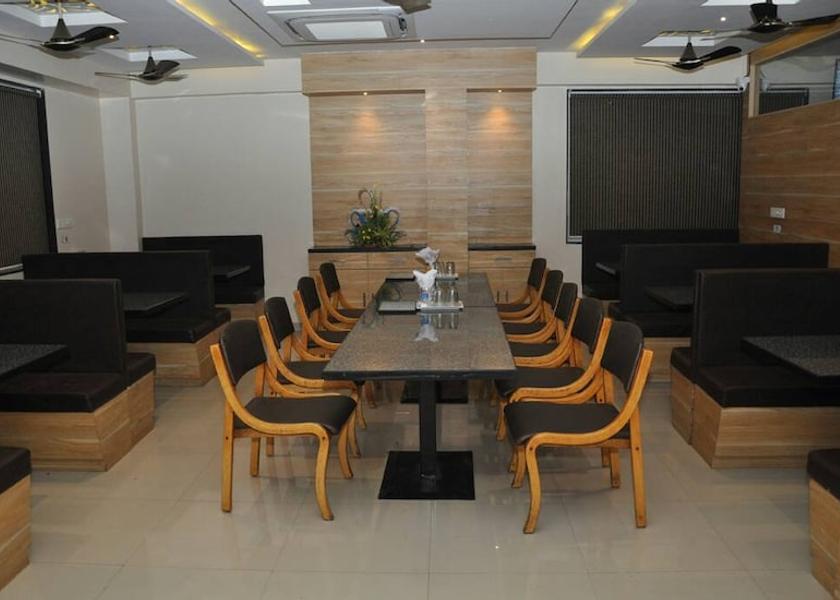 Maharashtra Jalgaon Food & Dining