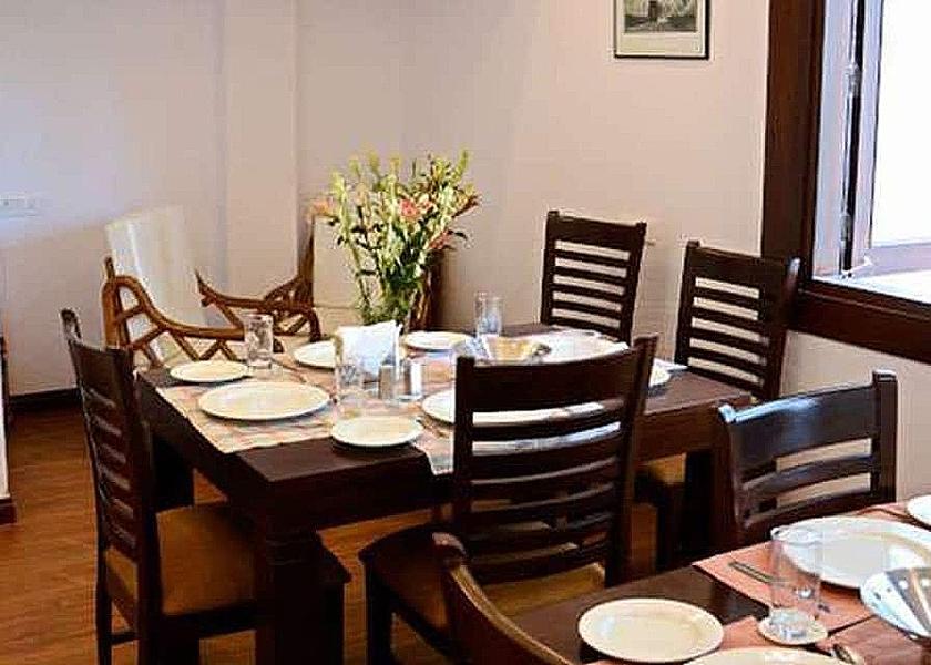 Delhi Delhi Dining Area