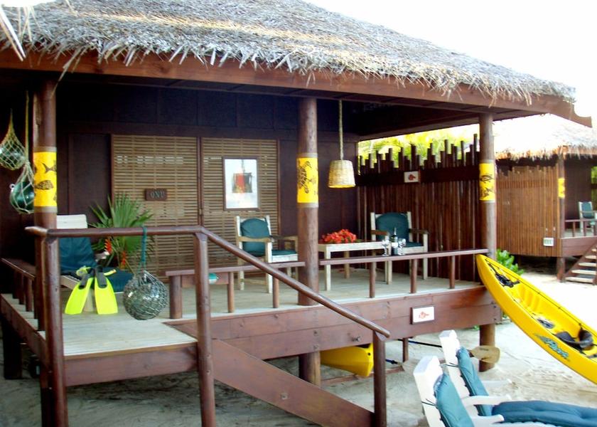  Rarotonga Exterior Detail