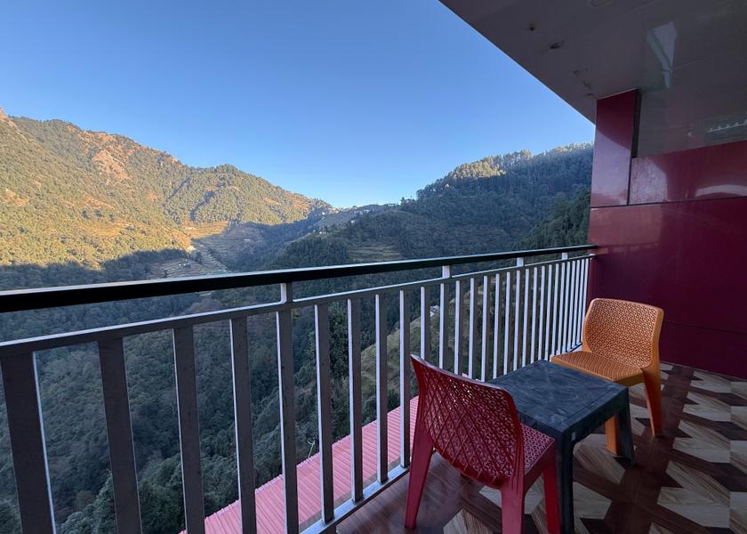 Uttarakhand Dhanaulti Deluxe Double Room