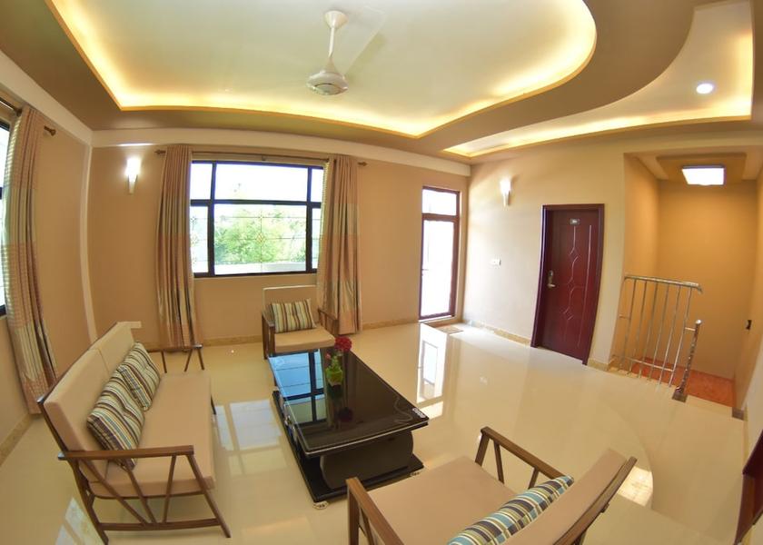 Gnaviyani Atoll Fuvahmulah Lobby sitting area