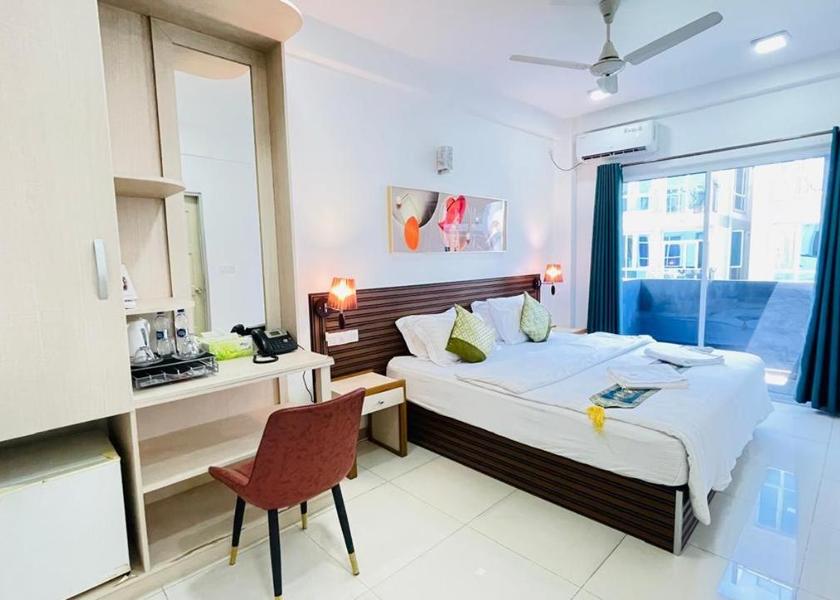 Kaafu Atoll Hulhumalé Deluxe Room with Balcony