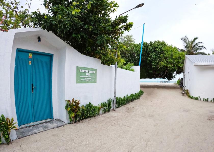 Kaafu Atoll Guraidhoo Entrance