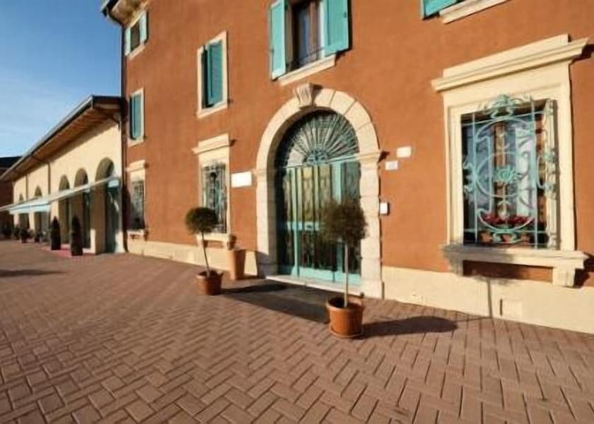 Veneto Nogarole Rocca Exterior Detail