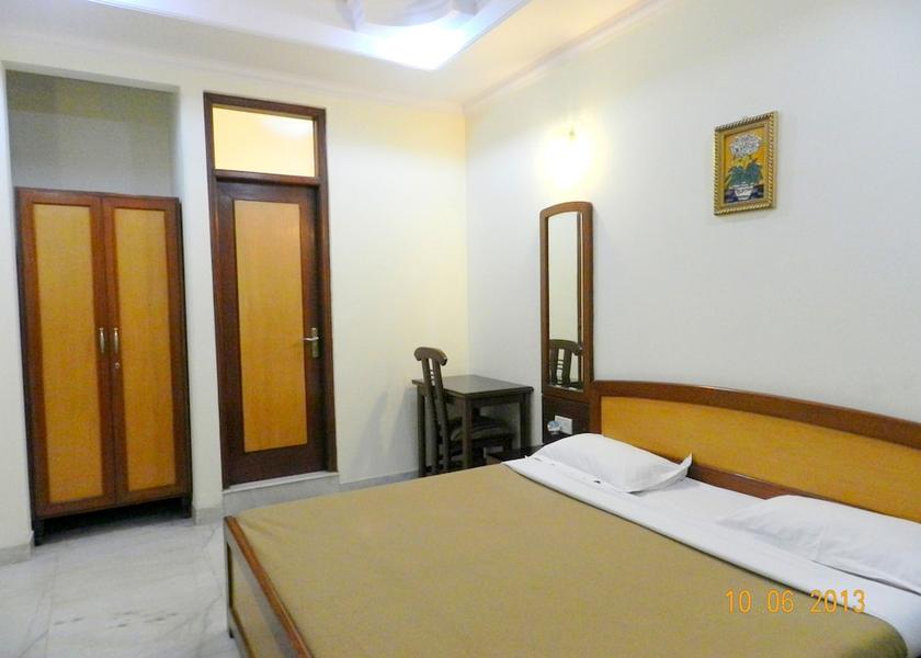 Delhi Delhi Room