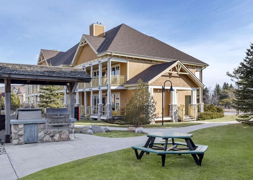 Ontario Blue Mountains Courtyard