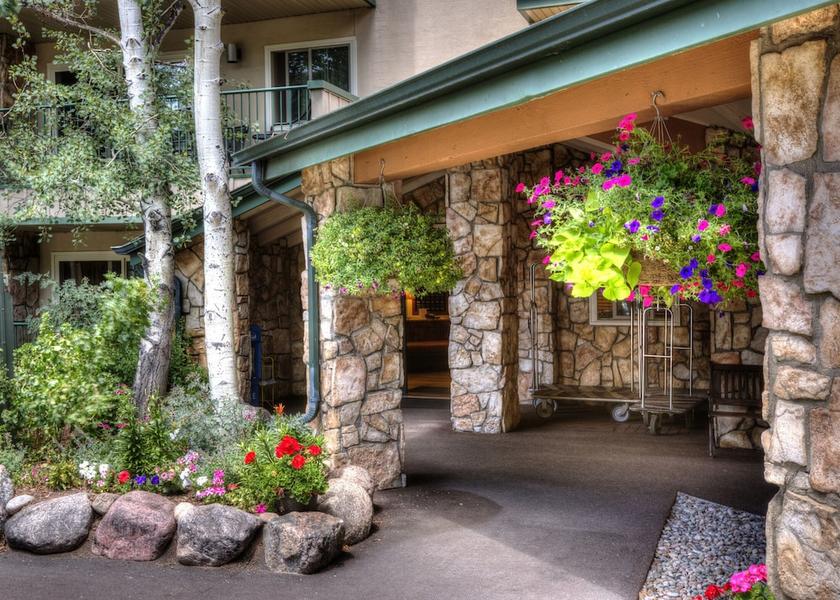 Colorado Avon Front of property