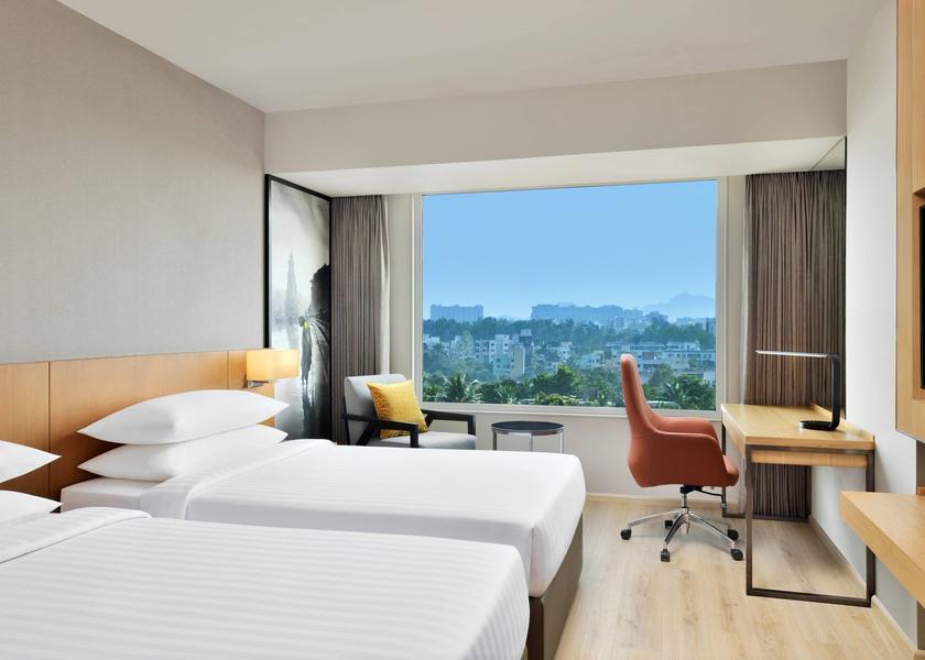 Twin/Twin Deluxe Guest Room