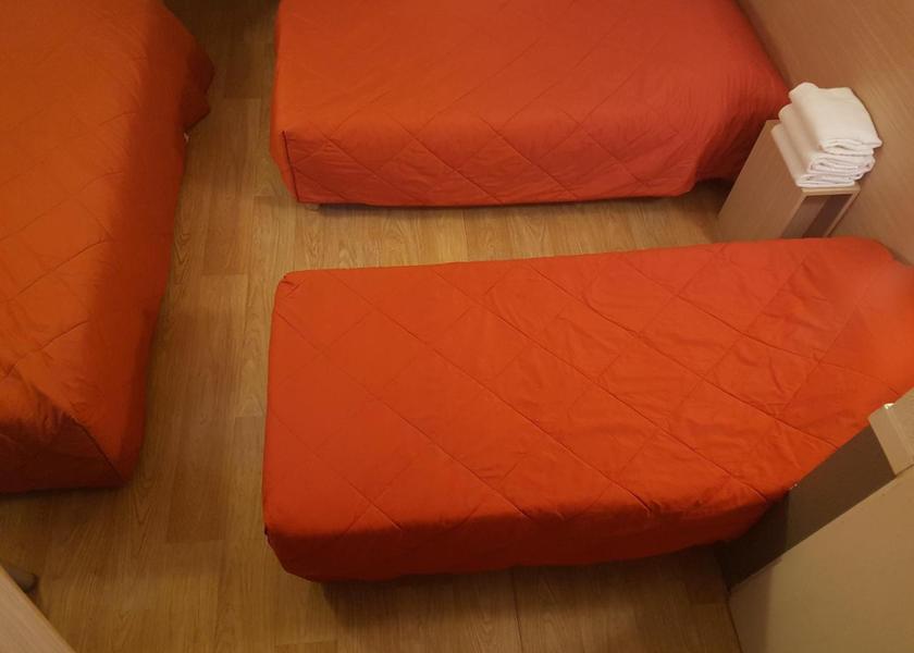 Grand Est Houssen Triple Room with 3 Single Beds
