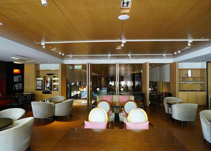  Taipei Lobby sitting area