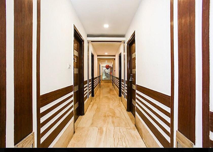 Delhi Delhi Hallway