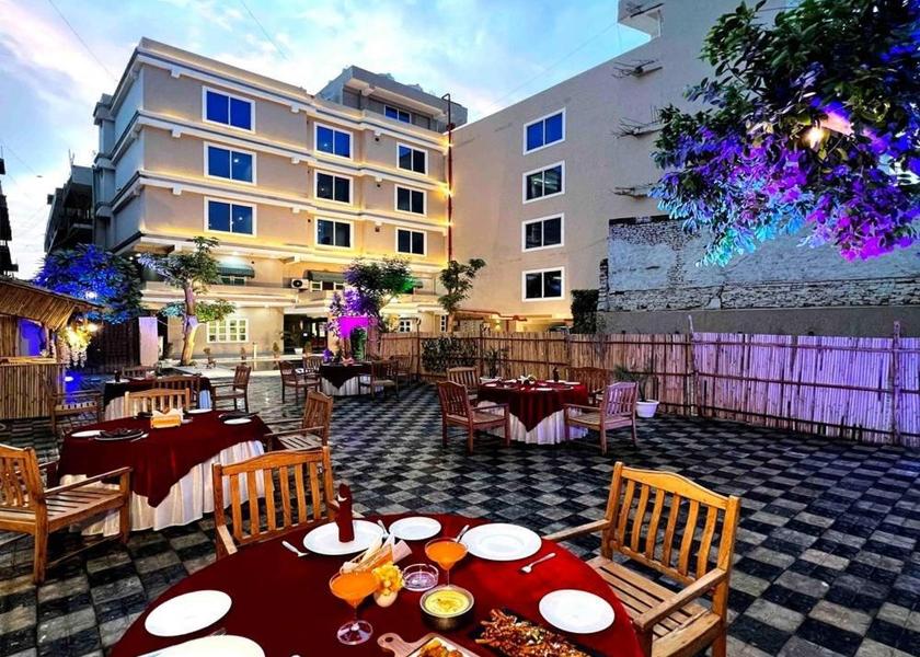 Delhi Delhi Food & Dining