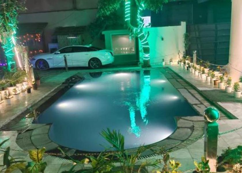 Delhi Delhi Pool