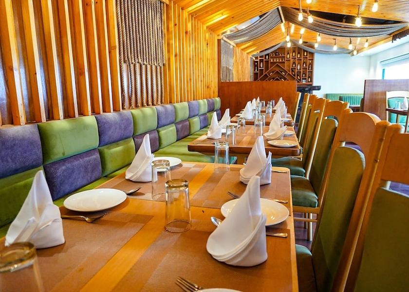 Himachal Pradesh Manali Bar (on property)
