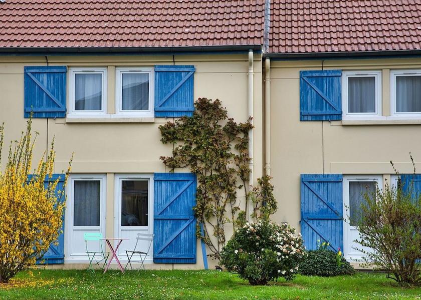 Ile-de-France Plaisir Exterior Detail