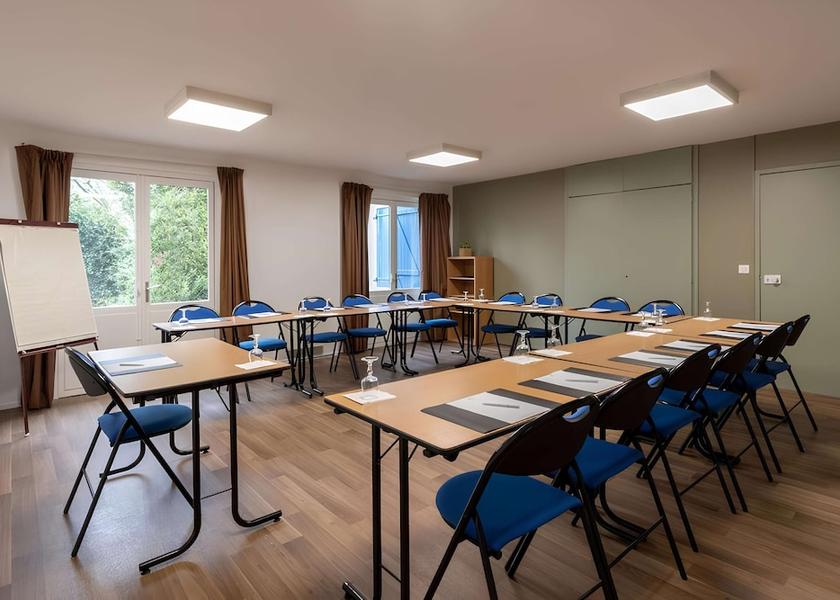 Île-de-France Plaisir Meeting facility