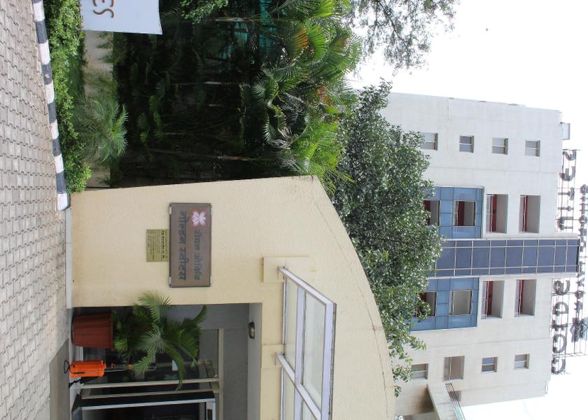 Maharashtra Pune Hotel Exterior
