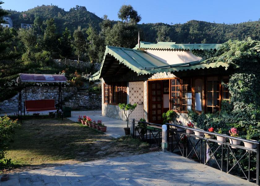 Uttarakhand Chaukori Hotel Exterior