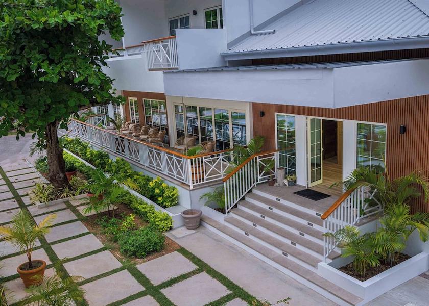  Praslin Island Front of property