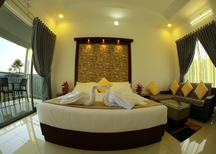 Kerala Vagamon Dining Area