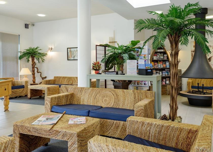 Brittany Crozon Lobby