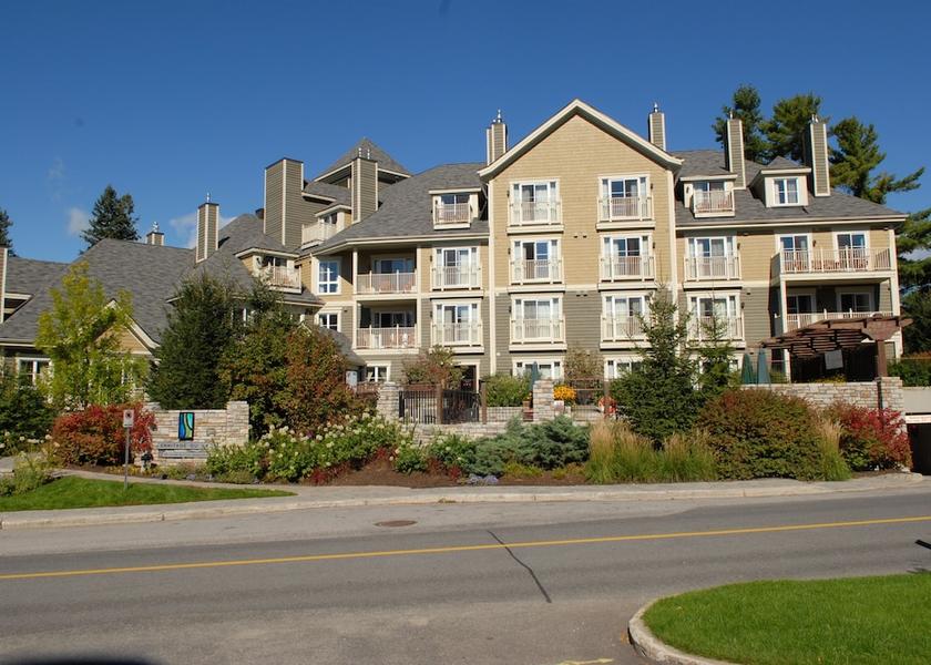 Quebec Mont-Tremblant Front of property