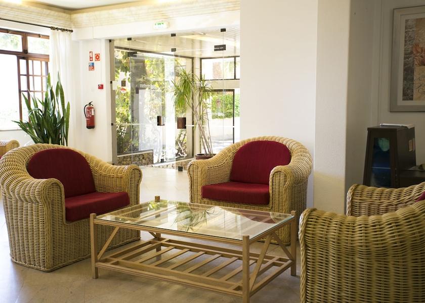 Faro Portimão Lobby sitting area