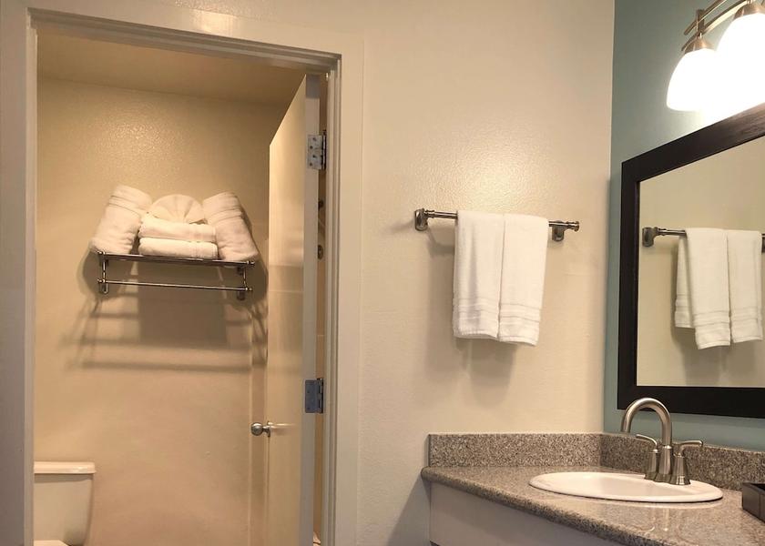 Oregon Gold Beach Bathroom